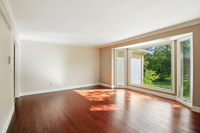 Building Photo - 5130 Provincial Dr
