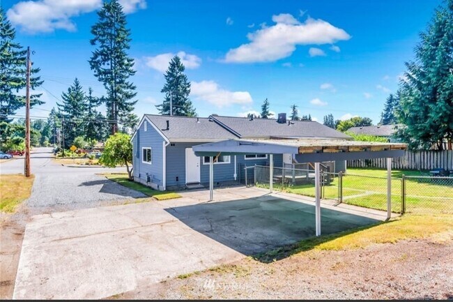 Foto del edificio - 7216 Beverly Ln