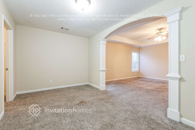 Building Photo - 303 Peachtree Cir