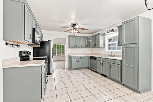 Building Photo - 1524 Cedar Springs Cir