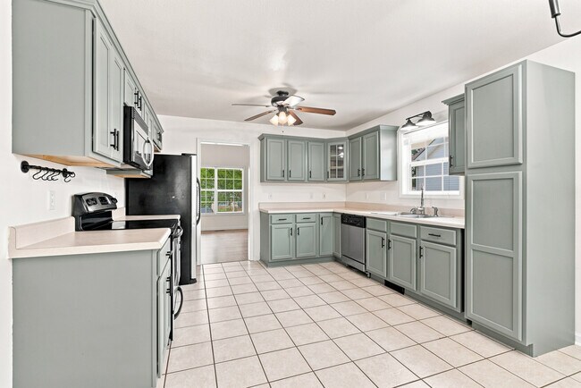 Foto del edificio - 1524 Cedar Springs Cir