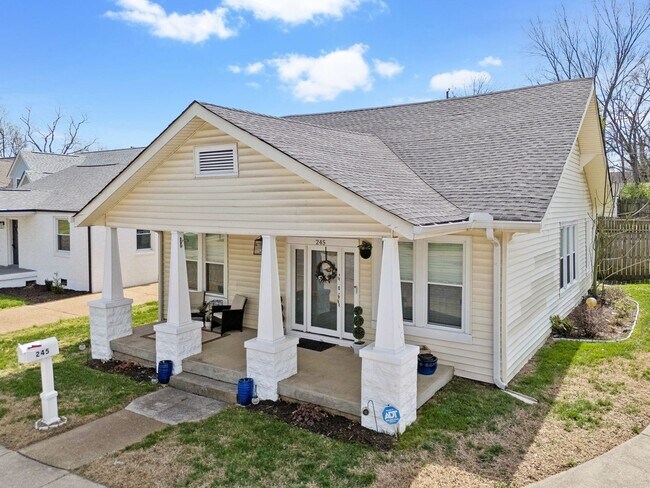 Foto del edificio - Charming Home For Rent - Less than $2000 p...