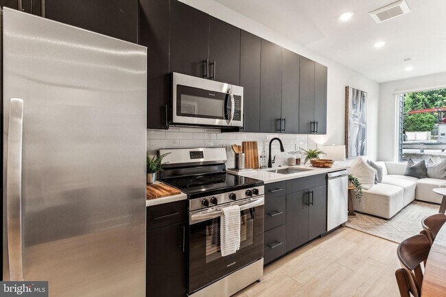 Foto del edificio - 6910 Ridge Ave