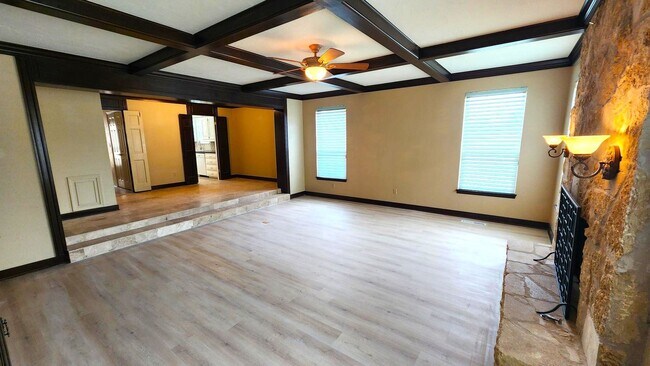 Building Photo - 3 Bed 2 Bath Townhome in Lakehurst Add NW OKC