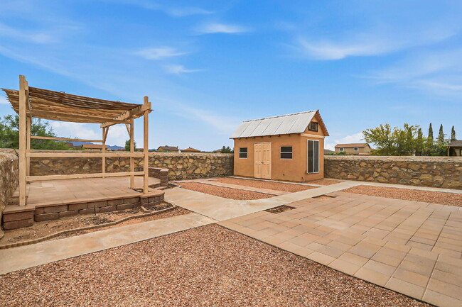 Foto del edificio - 2-story 3 bed 2.5 bath with loft home in Northeast El Paso
