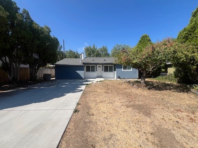 Foto del edificio - 4 Bed 1.5 Bath in Prime Bench Location!