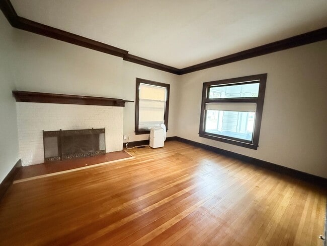 Building Photo - 522 E Chestnut St