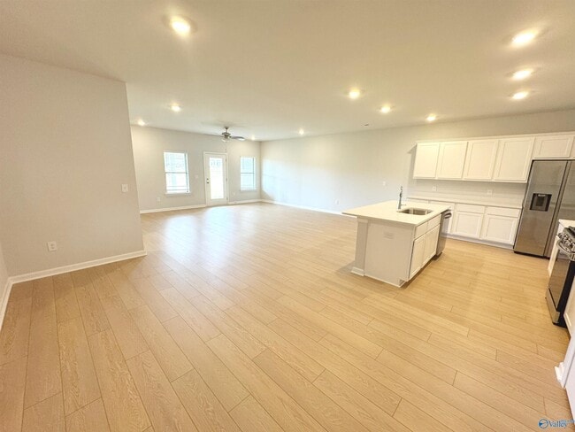 Building Photo - 140 Little Britain St
