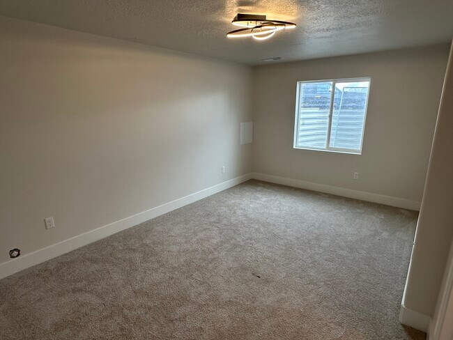 Building Photo - 13586 S Watts Ln