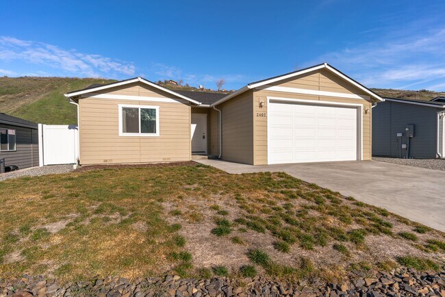 Foto del edificio - Newly 3 Bedroom 2 Bath, 2 Car Attached Garage