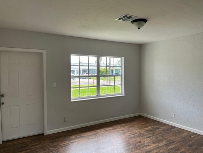 Foto del edificio - 1327 SW 22nd Ave