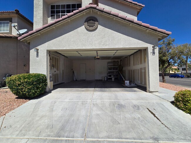 Foto del edificio - A FABULOUS 3 Bedroom home in desirable Silverado Ranch!