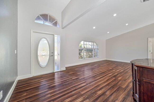 Foto del edificio - 4 Bed/ 2 Bath ~ Single Family Pool Home in San Carlos Park!