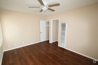 Building Photo - 5925 Crenshaw Blvd