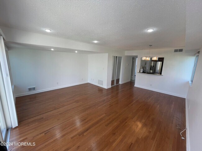 Foto del edificio - 72 Greenwood Dr