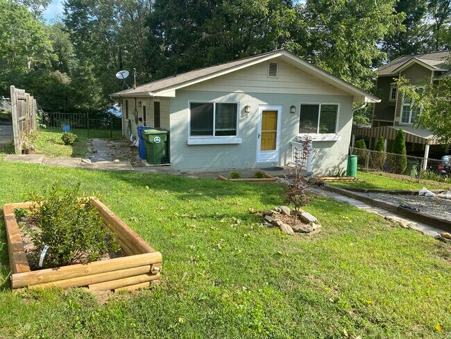 Building Photo - 8 Hickory Terrace