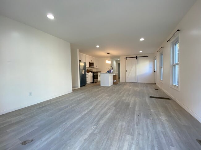 Foto del edificio - 470 W 2nd St