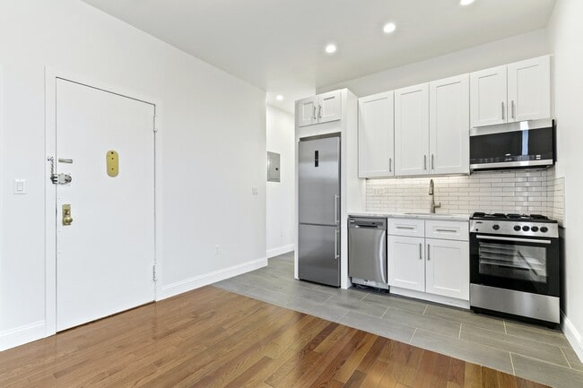 Building Photo - 477 3rd St