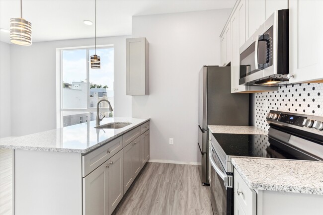 Building Photo - 650 South St