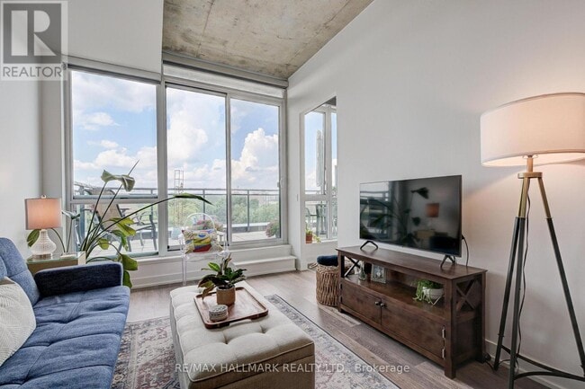 Photo du bâtiment - 1238 Dundas St E