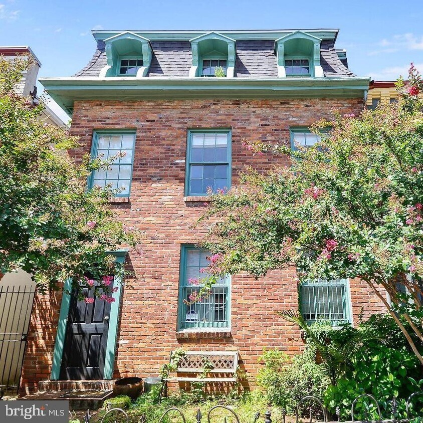 Foto principal - 243 10th St SE
