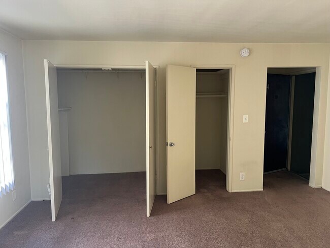 Foto del edificio - 11933 W Magnolia Blvd