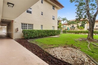 Building Photo - 8600 SW 109th Ave