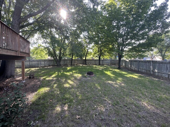 Building Photo - 3700 Bryant Cir