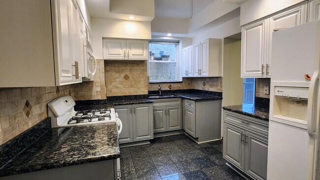 Foto del edificio - 1000 N Oakley Blvd