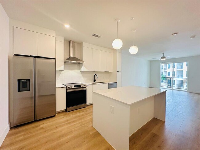 Foto del edificio - 1701 Simond Ave