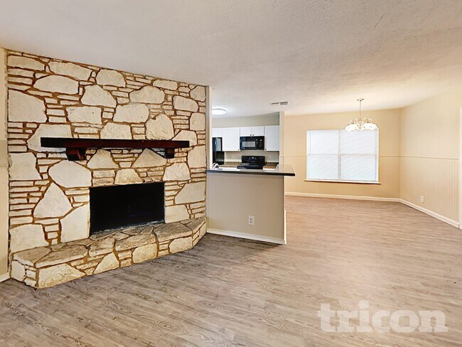 Foto del edificio - 827 Thornedike Dr