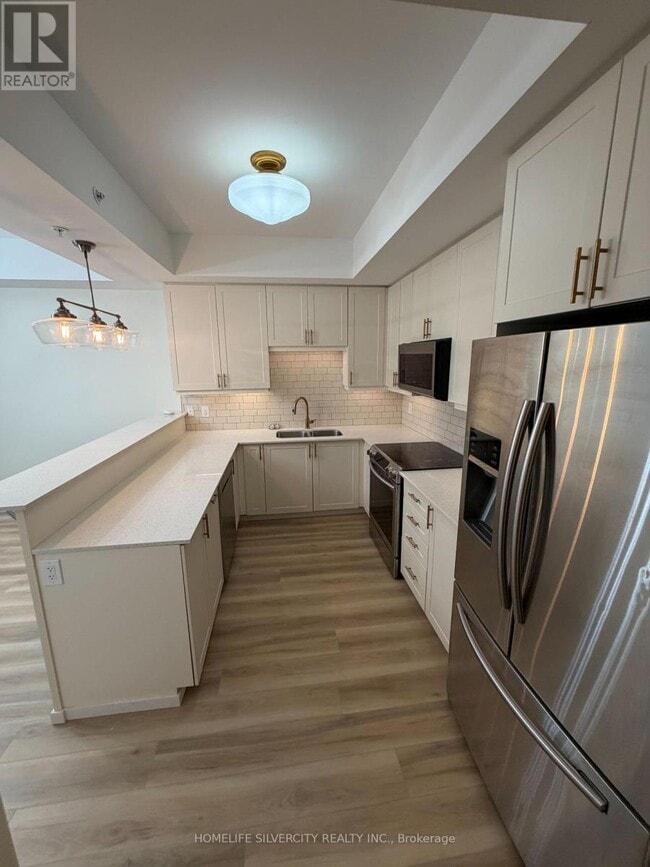 Building Photo - 650 Gordon St