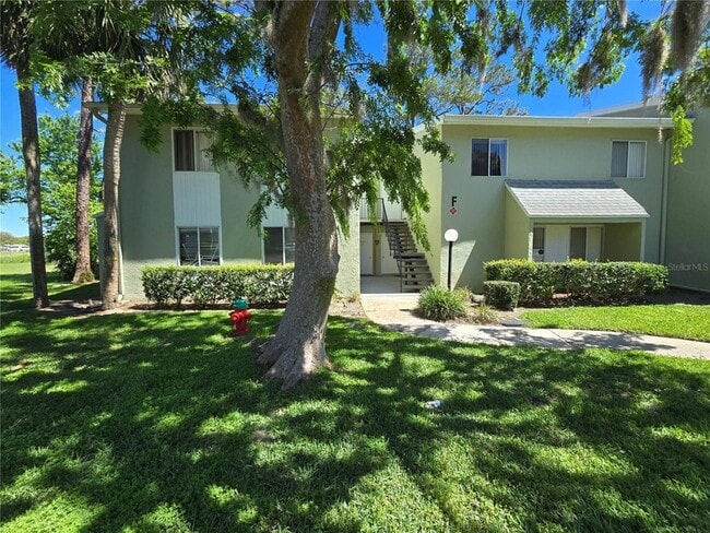 Building Photo - 582 Fairways Cir