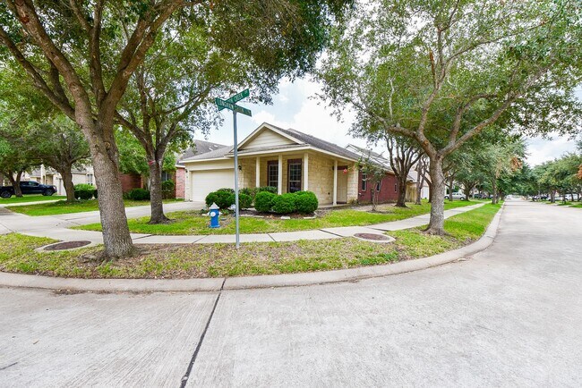 Building Photo - 6014 Starbrook Creek Dr