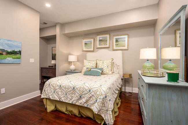 Photo - Amazing 2 bd 2.5 bath 2200 Sq ft breathtak... Apartment