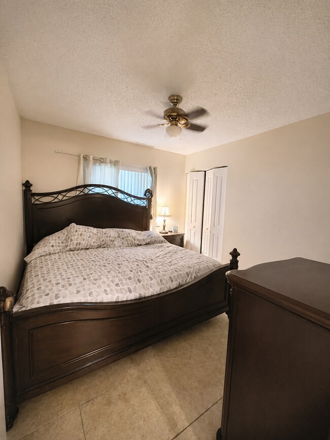 Foto del edificio - 63 Meadows Dr