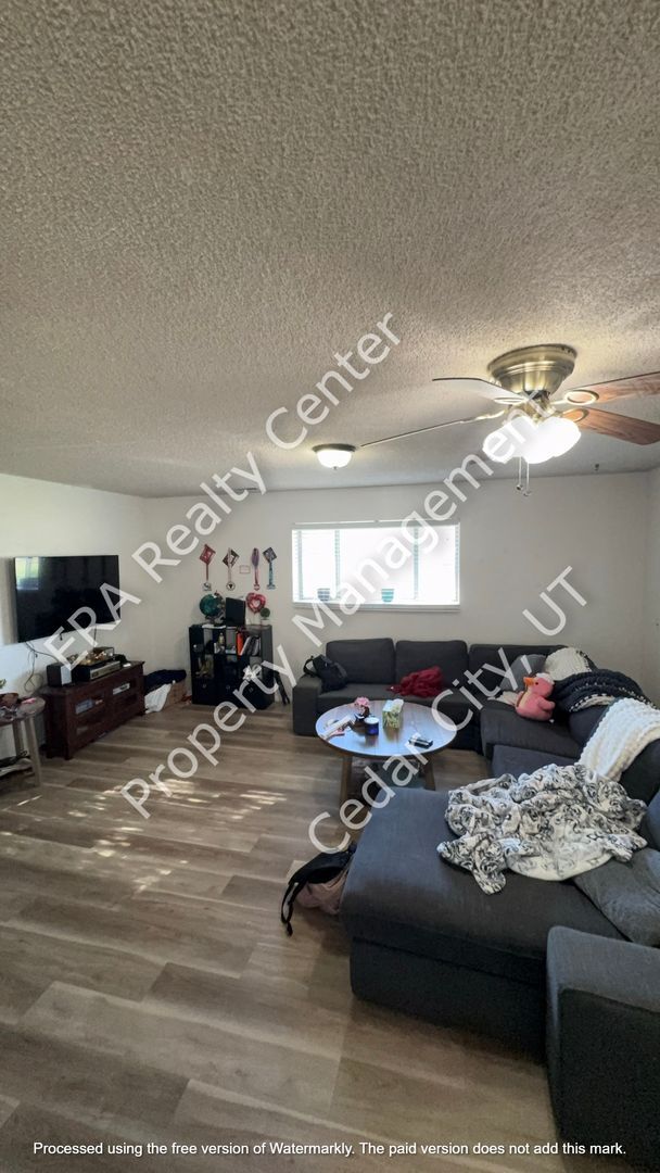 Building Photo - 2 Bedroom - 1 bath apartment