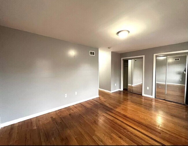 Foto del edificio - 138 Logan Ave
