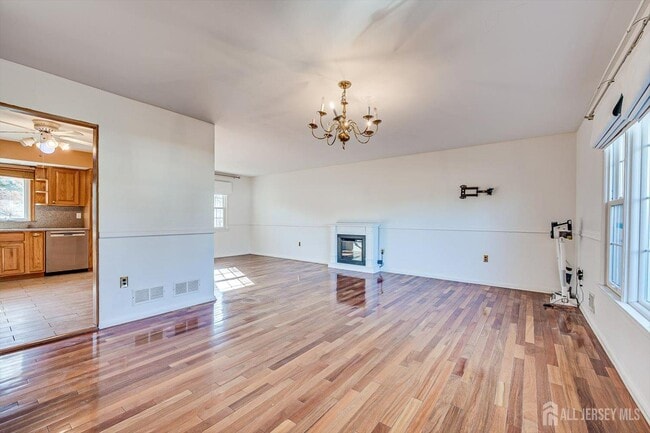 Foto del edificio - 15 Howell Ave