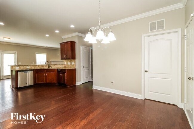 Building Photo - 737 Breeders Cup Dr