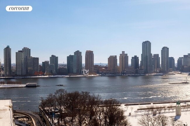Foto del edificio - 100 United Nations Plaza