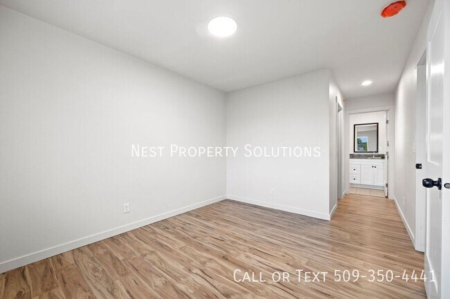 Foto del edificio - 215 W 1st St