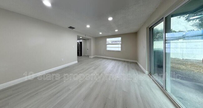 Building Photo - 3011 N 43rd St