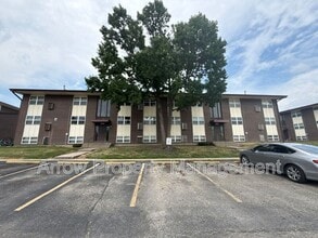 Building Photo - 1115 N College Dr