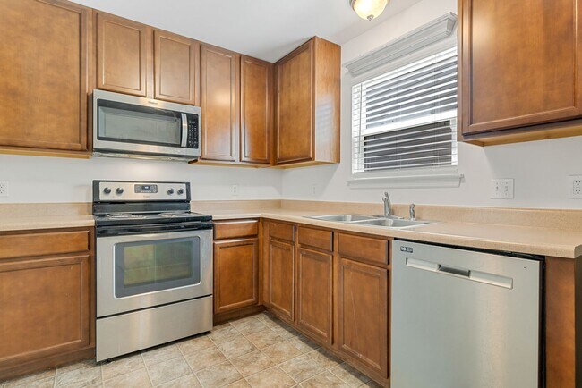 Foto del edificio - COMING SOON Spacious 4-Bedroom Condo for Rent – Prime Location!