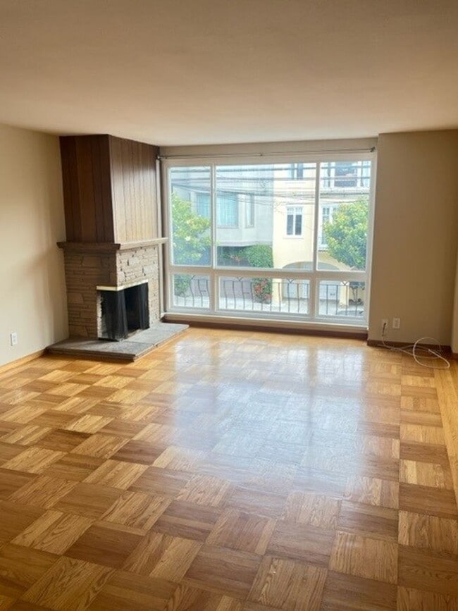 Building Photo - 2565 Greenwich St