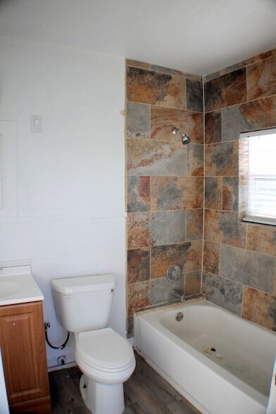 Foto del edificio - 508 Wayside Dr