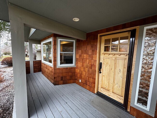 Foto del edificio - 4 Bed, 3 Bath Home in Hailey, Idaho with Beautiful Mountain Views