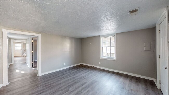 Foto del edificio - HOUSE FOR RENT
