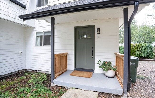 Foto del edificio - Updated Gig Harbor Duplex with Outdoor Space